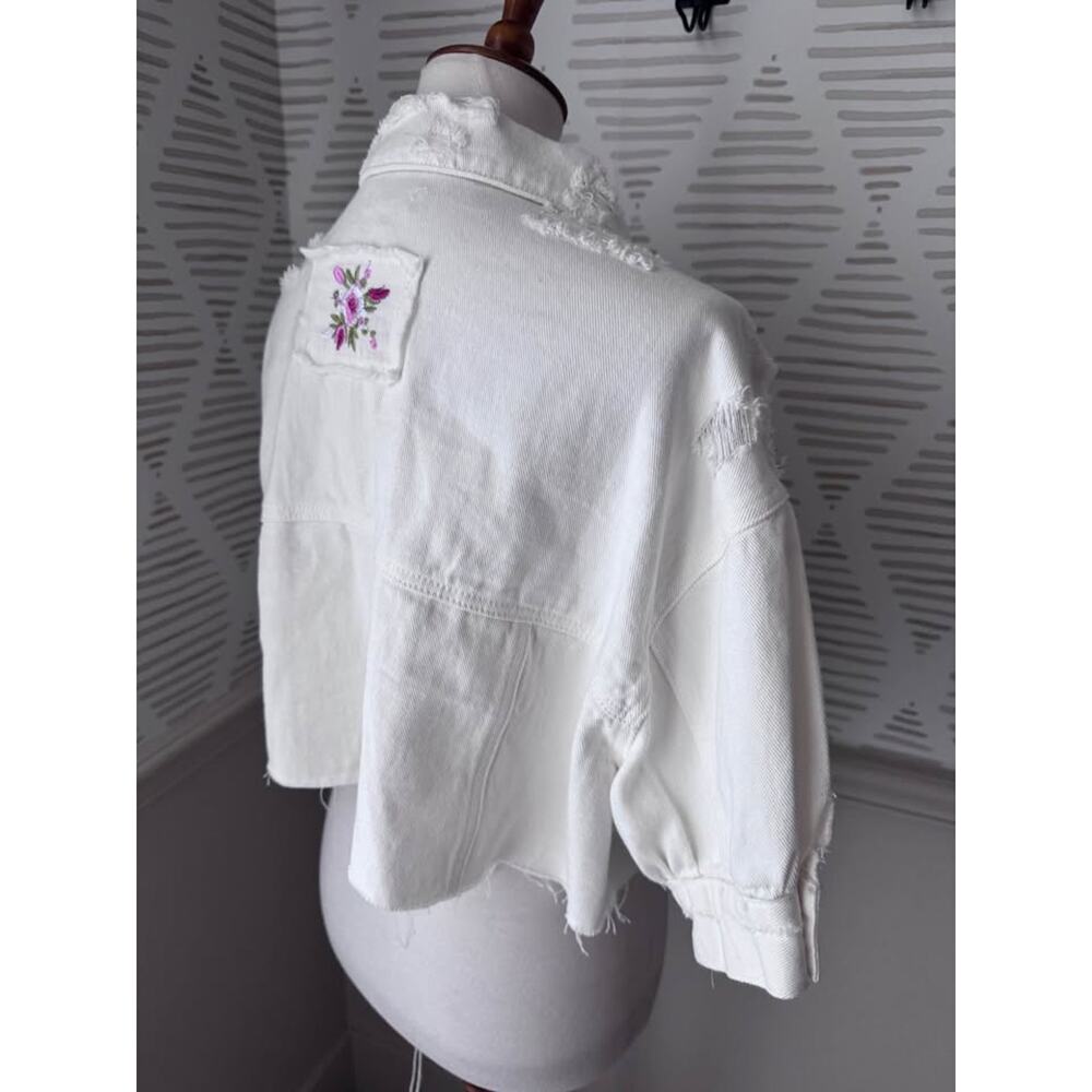 Pol Women’s Small White Distressed Cropped Denim Jacket Top - Picture 4 of 8